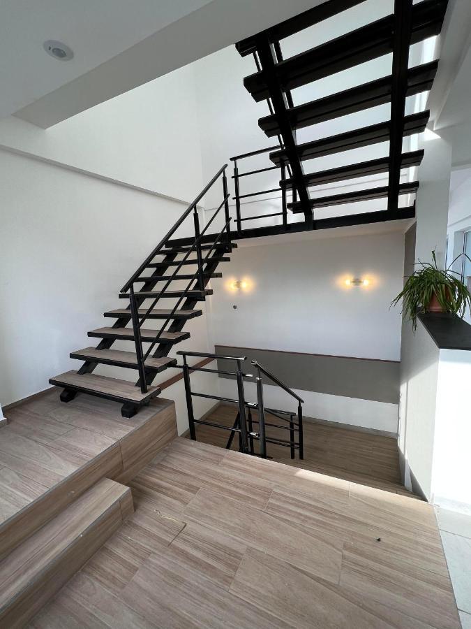 Apart Trelew 5 Luaran gambar